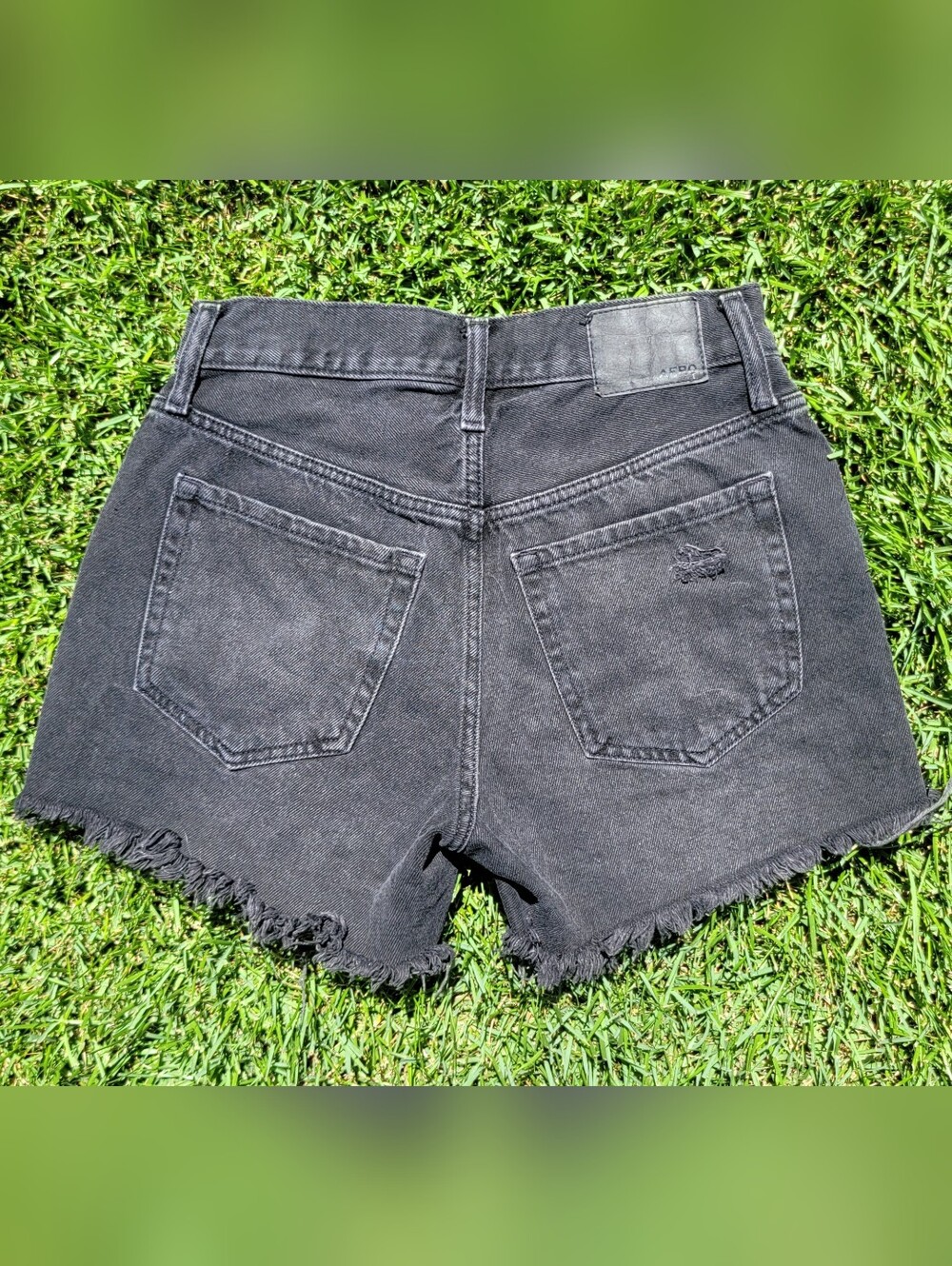 Aeropostale 90's High Rise Cut Offs Womens Size 2 Button Front Black 28W Shorts - Picture 4 of 6